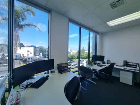 Immaculate Commercial HQ!   467m²