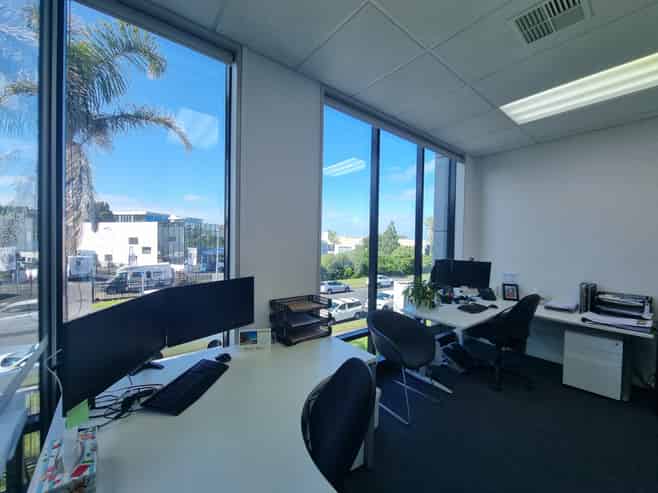 Immaculate Commercial HQ!   467m²