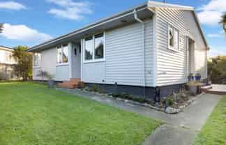 22 Bartlett Grove, Tawa