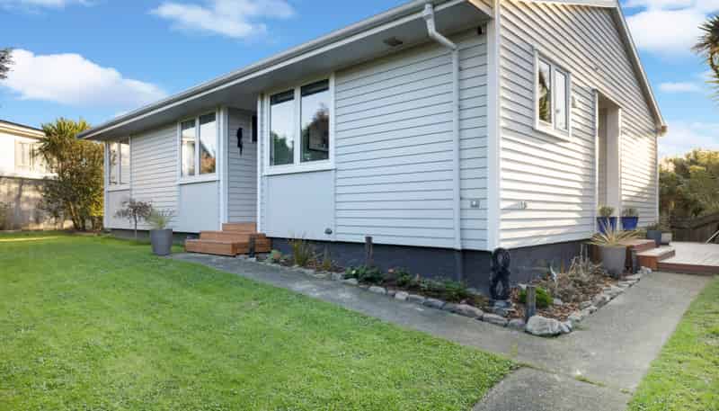 22 Bartlett Grove, Tawa