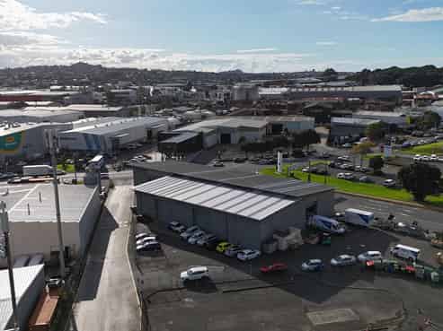 High-Profile Neilson St Warehouse & Yard Combination