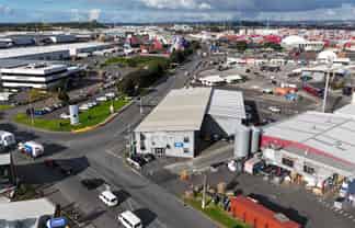 High-Profile Neilson St Warehouse & Yard Combination