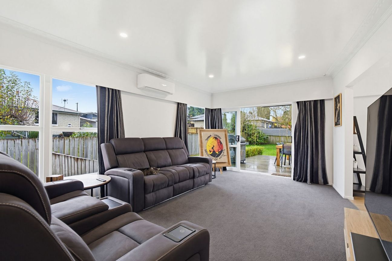 Top Street, Fantastic Family Opportunity - Meer