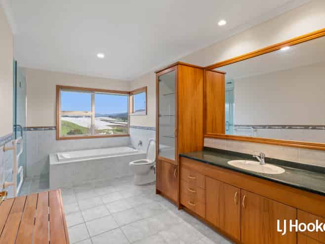 23 Athenree Heights, Athenree