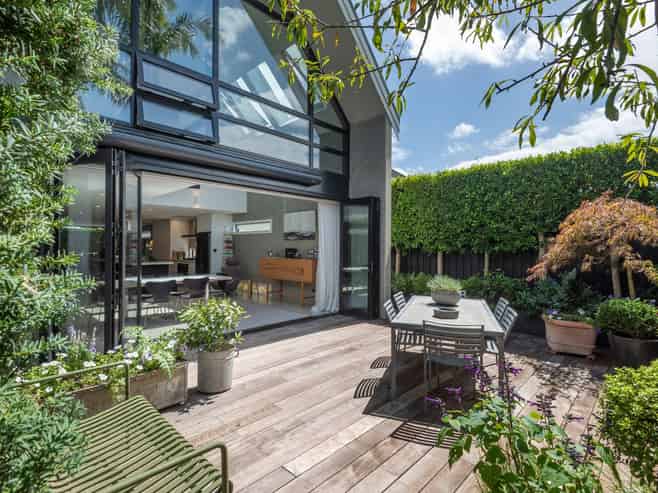 81 Queen Street, Northcote Point
