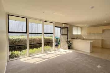 2/206 Church Street, Onehunga