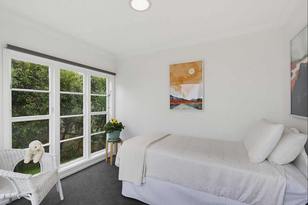 Beautifully renovated from the outside in! - Altro