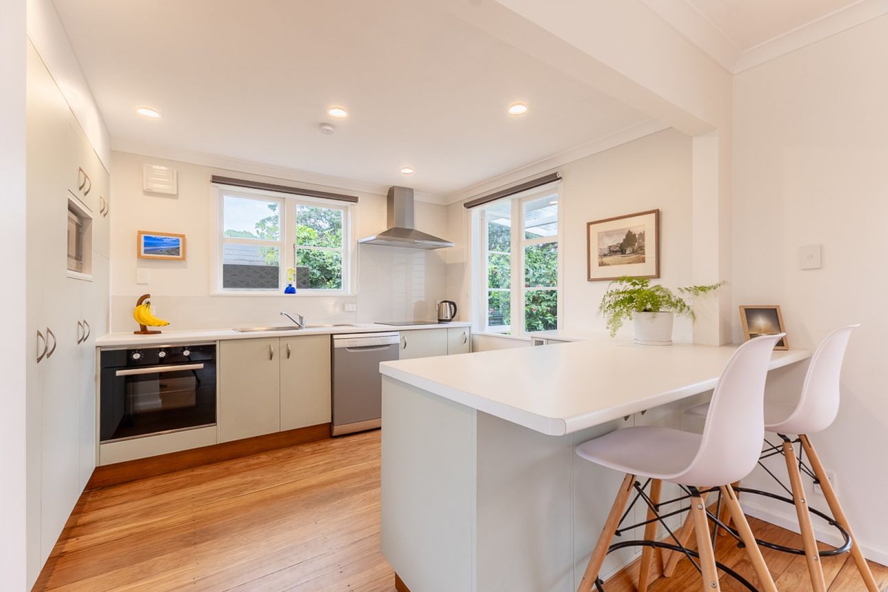 Beautifully renovated from the outside in! - Vista 4