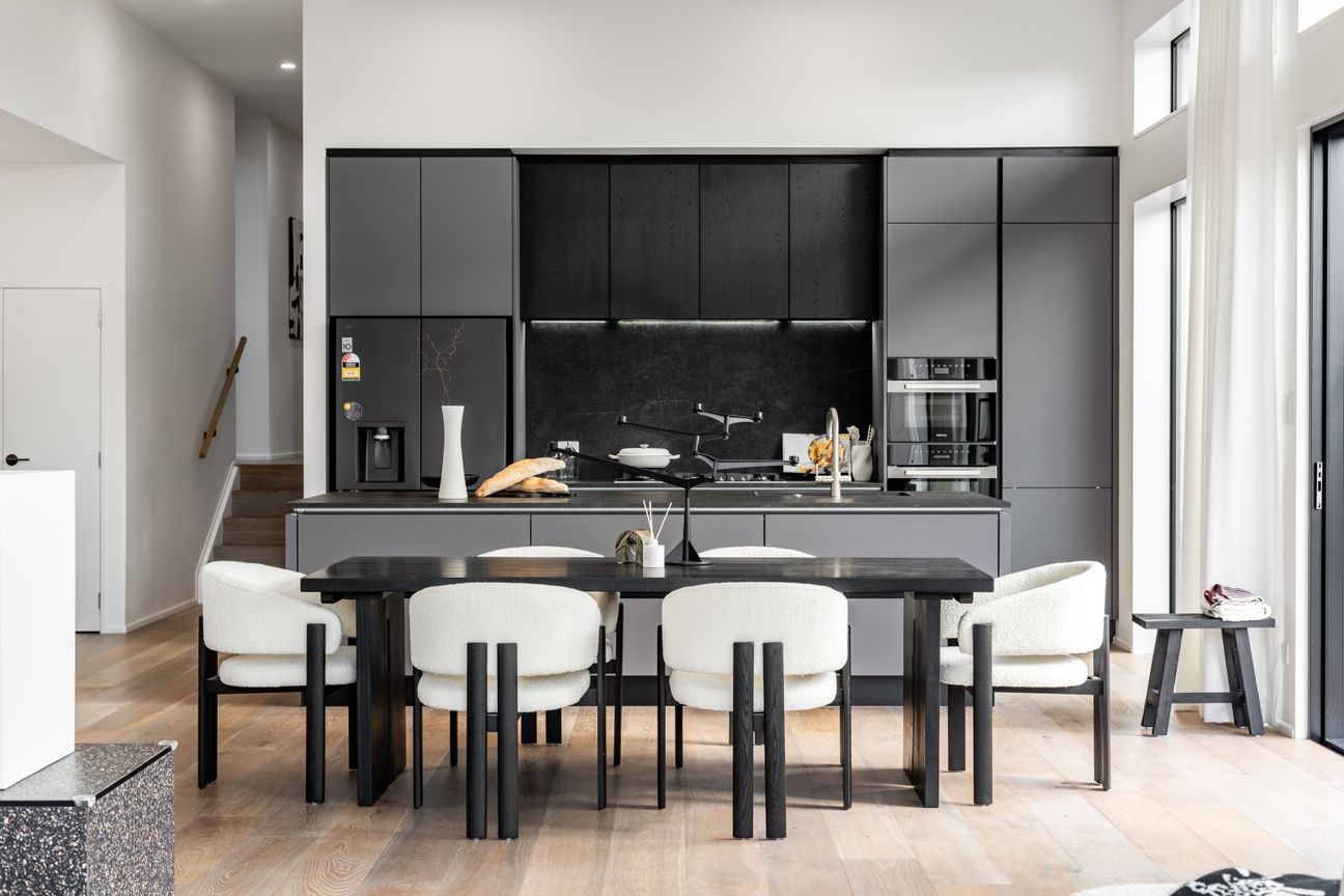 Architectural grandeur and executive luxury - Więcej