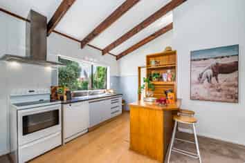 24 island View Terrace, Waikanae Beach