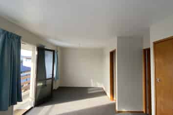 2/5 June Place, Hamilton East