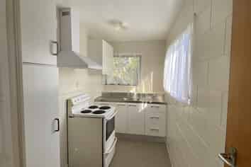 2/5 June Place, Hamilton East