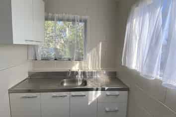 2/5 June Place, Hamilton East
