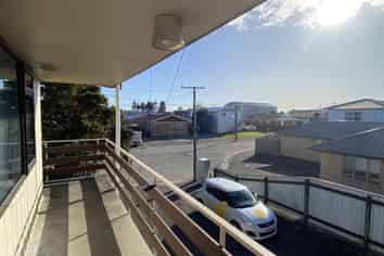 2/5 June Place, Hamilton East