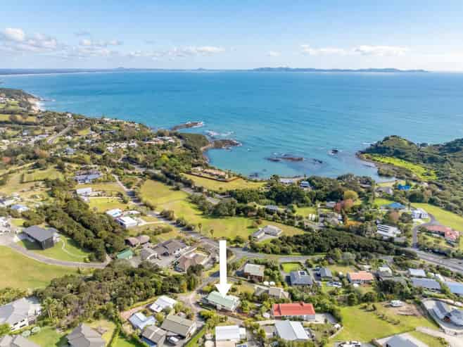 22 Bay View Road, Coopers Beach