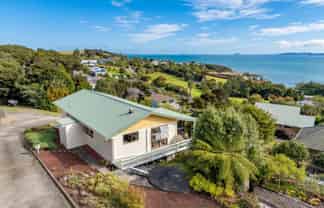 22 Bay View Road, Coopers Beach