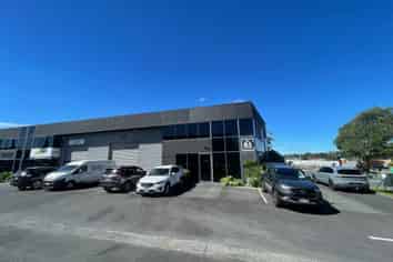 High Profile Office/Warehouse on Paul Matthews Road!