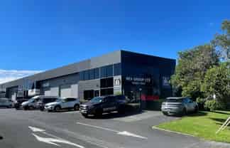 High Profile Office/Warehouse on Paul Matthews Road!