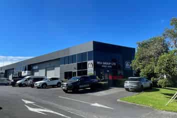 High Profile Office/Warehouse on Paul Matthews Road!