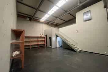 High Profile Office/Warehouse on Paul Matthews Road!