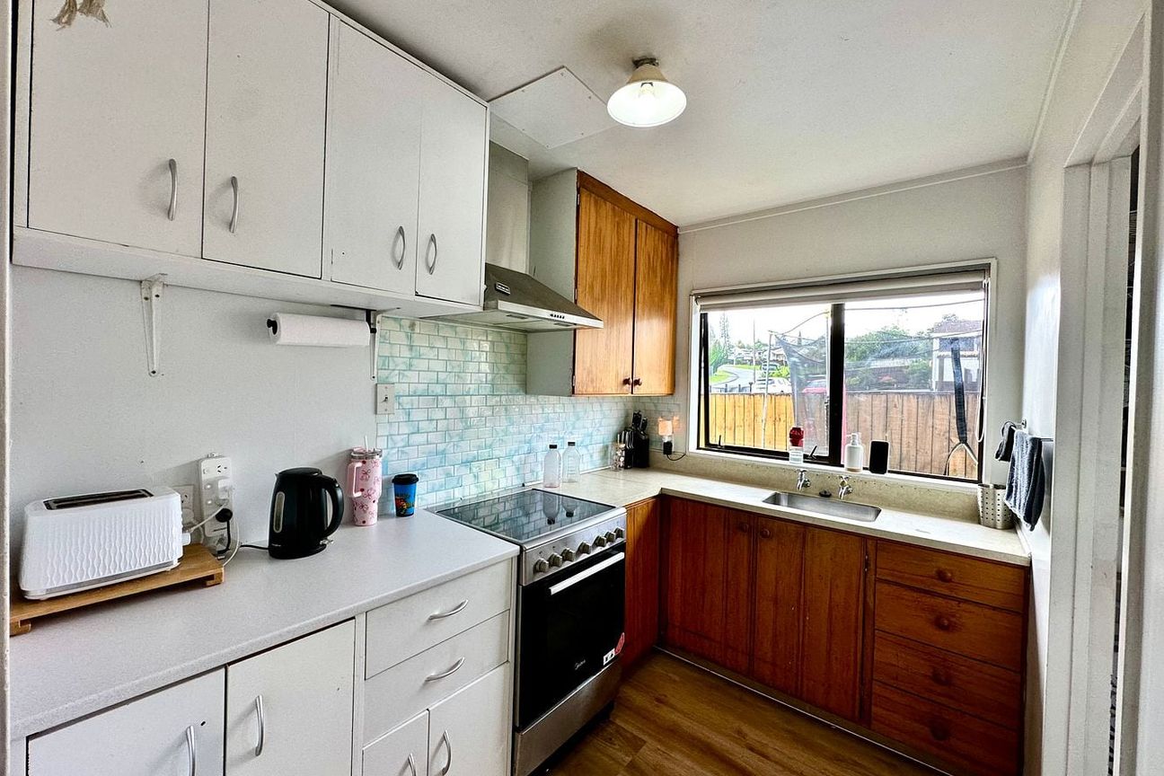 Newly Renovated 4-Bedroom Home in West Harbour - Widok 6