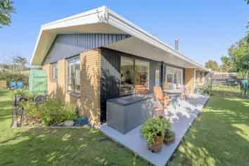 95B Levers Road, Matua