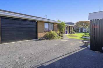 95B Levers Road, Matua