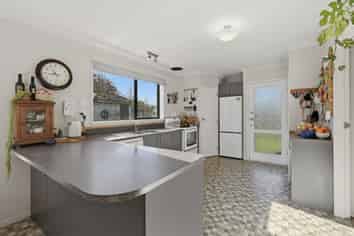 95B Levers Road, Matua
