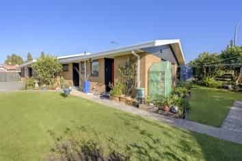 95B Levers Road, Matua