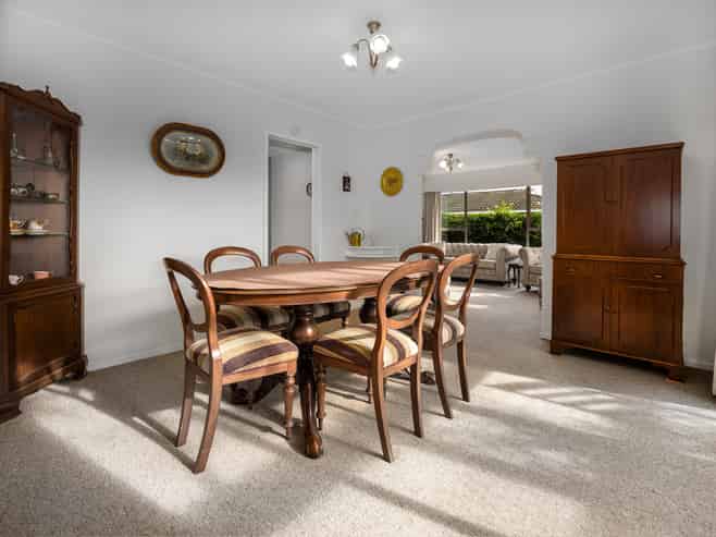 6 Rewarewa Crescent, Waikanae