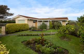 6 Rewarewa Crescent, Waikanae
