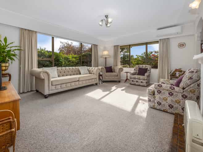 6 Rewarewa Crescent, Waikanae