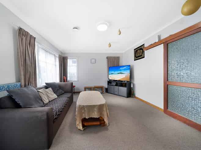 24 White Swan Road, Mount Roskill