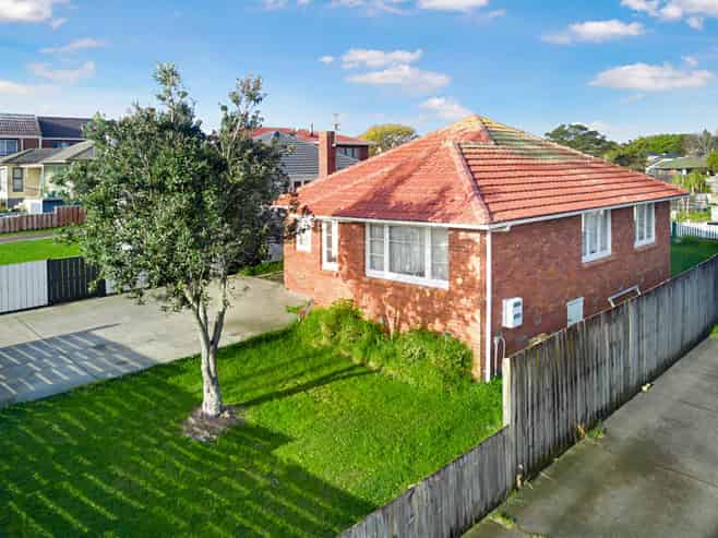 24 White Swan Road, Mount Roskill