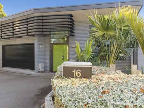 16 Ridge Lane, New Plymouth