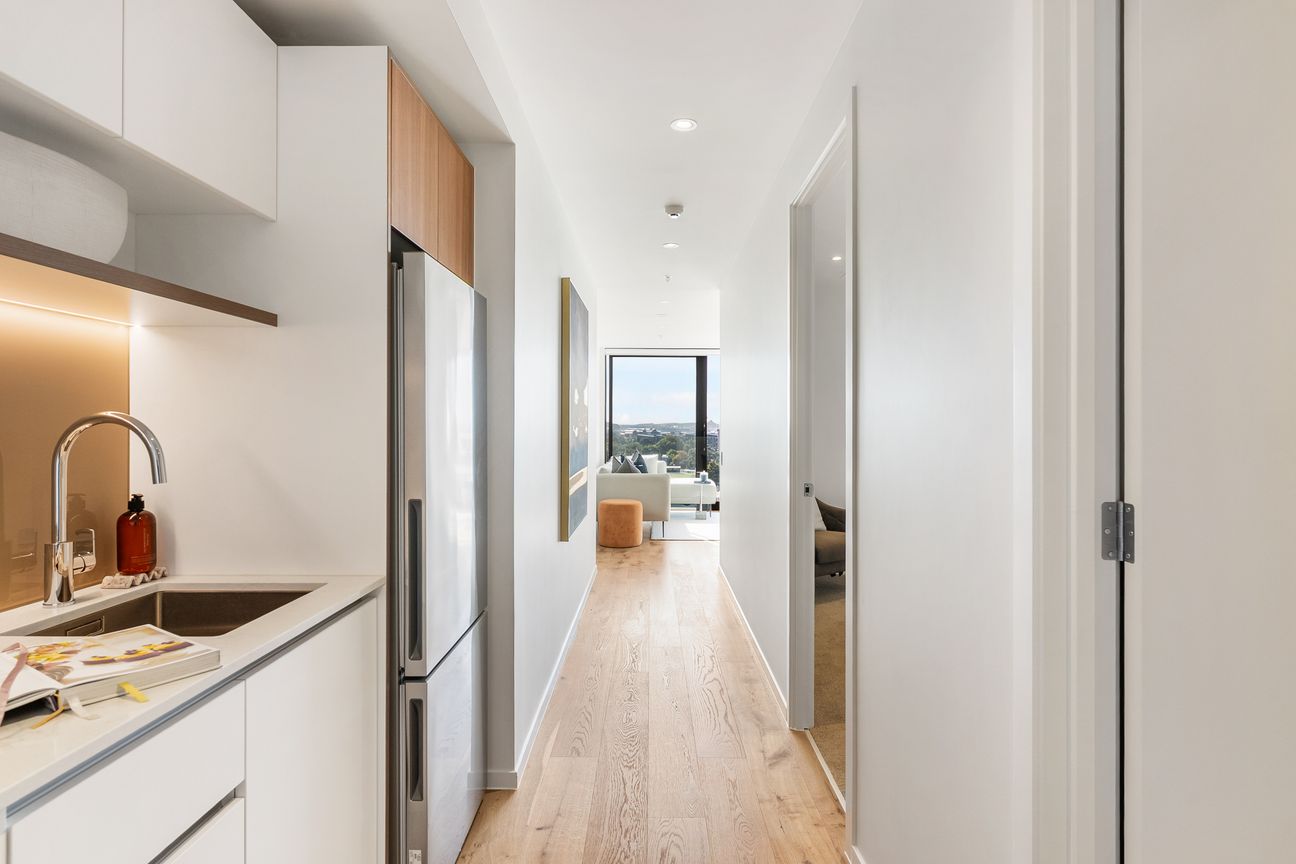 ENTRY INTO ONEHUNGA - ASKING PRICE $449,000! - Meer