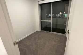 8/5 Glen Road, Browns Bay