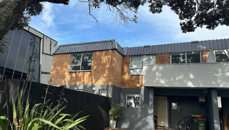 8/5 Glen Road, Browns Bay