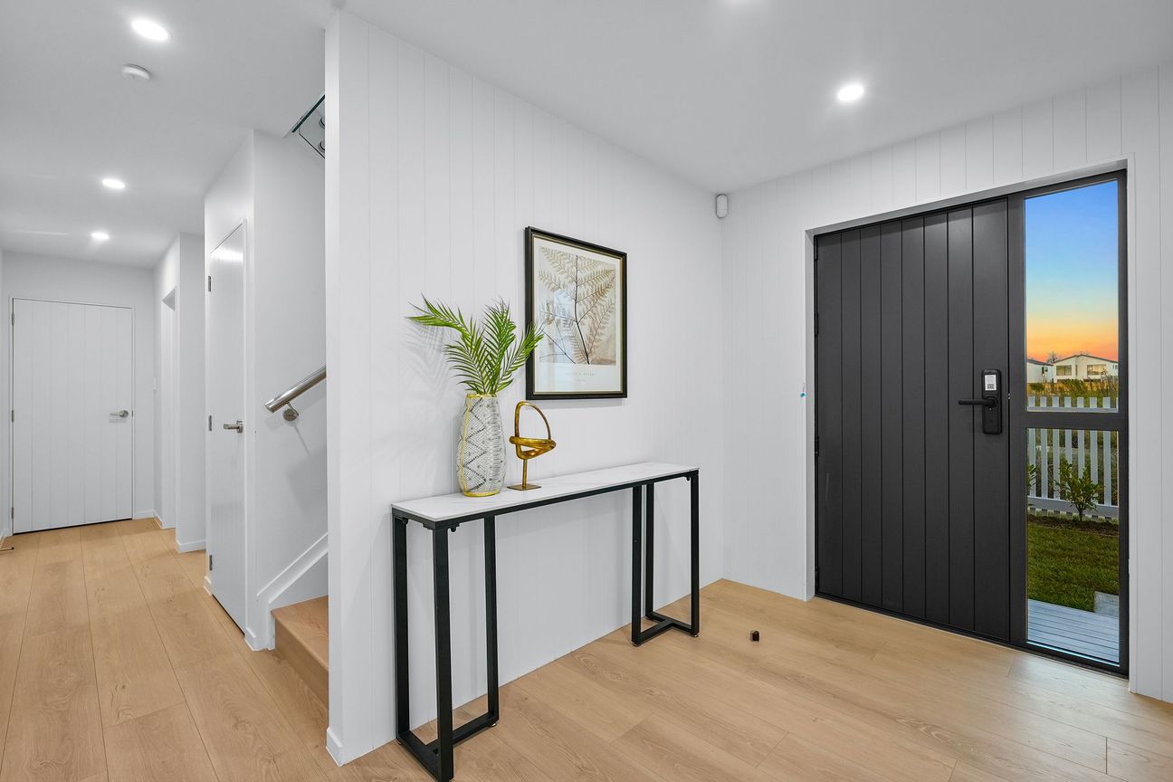 Corner-Site Family Home with Flexibility - Aanzicht 2