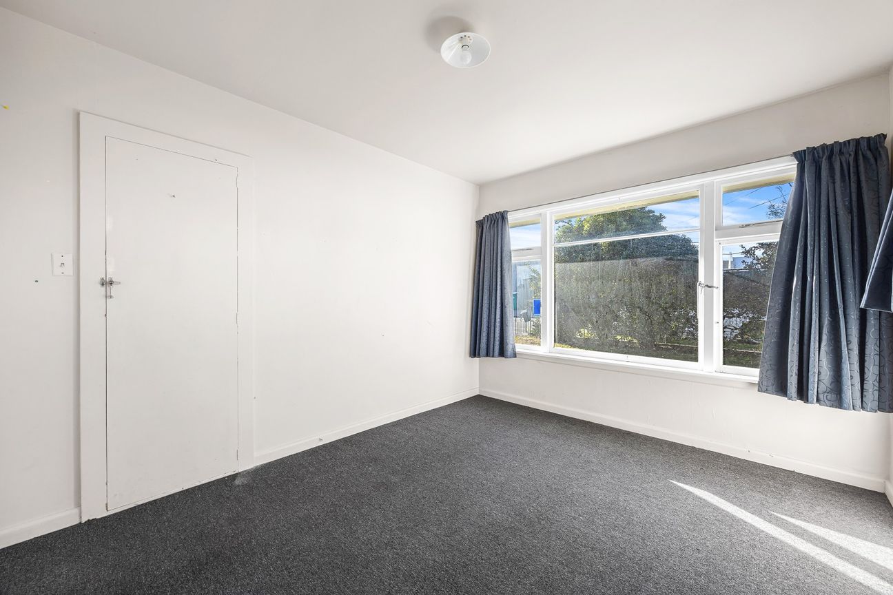 Three bedrooms on 615sqm in Industrial Heavy Zone - Altro