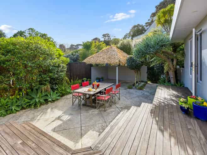 25 Woodfern Crescent, Titirangi