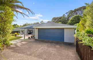 25 Woodfern Crescent, Titirangi
