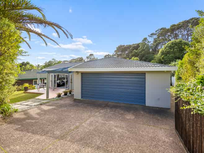 25 Woodfern Crescent, Titirangi
