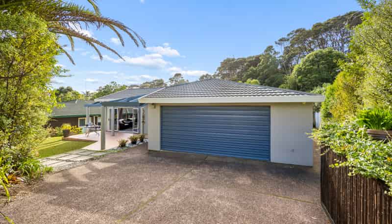 25 Woodfern Crescent, Titirangi
