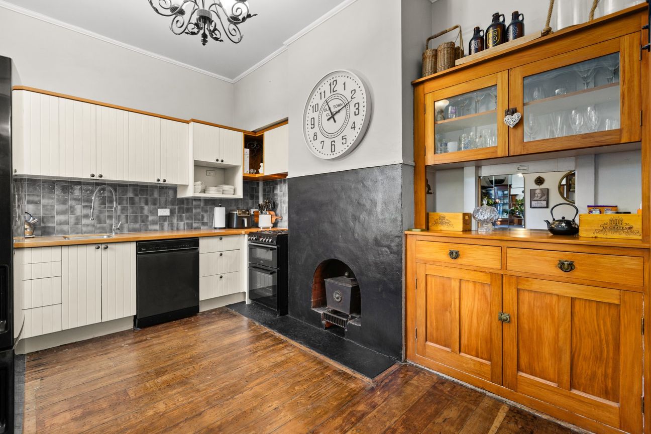 Some homes are just houses. 'Sarfend' is a legend - Ansicht 2