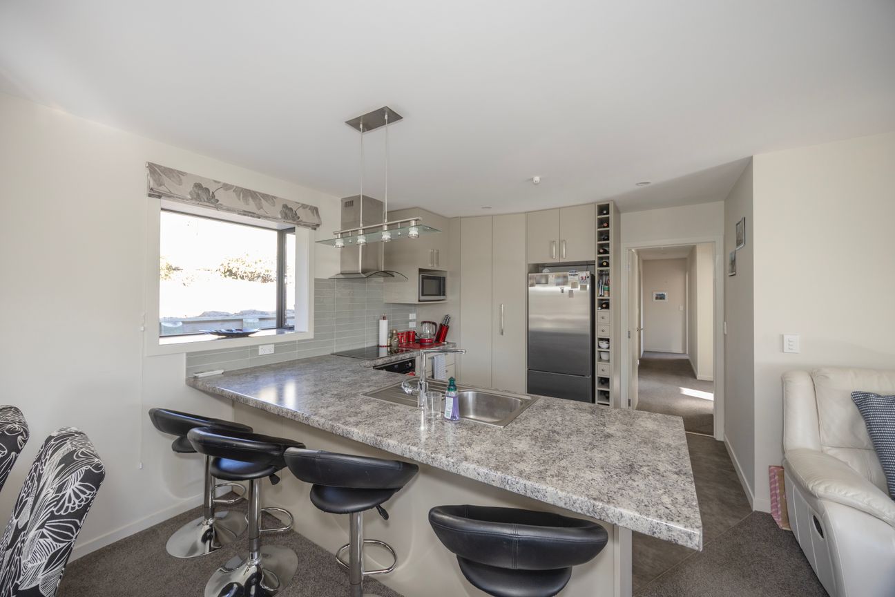 MODERN HOME ON A SPACIOUS SECTION - Bild 3