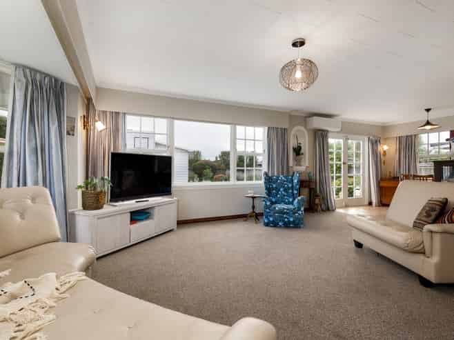 96 New Renwick Road, Burleigh