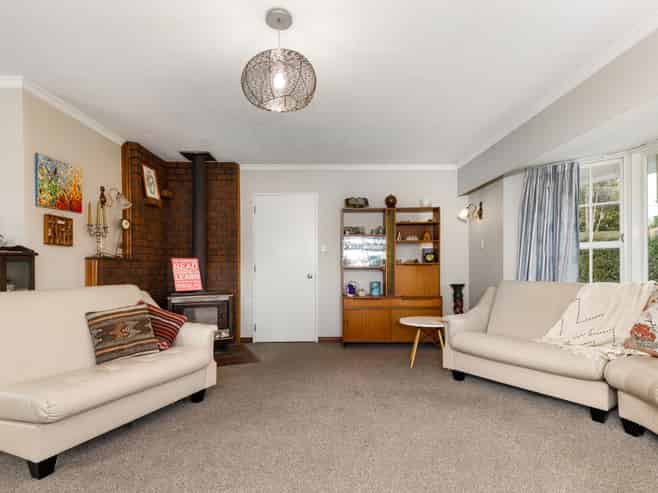 96 New Renwick Road, Burleigh