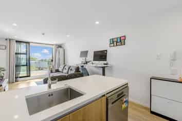 305/553C Glenfield Road , Glenfield