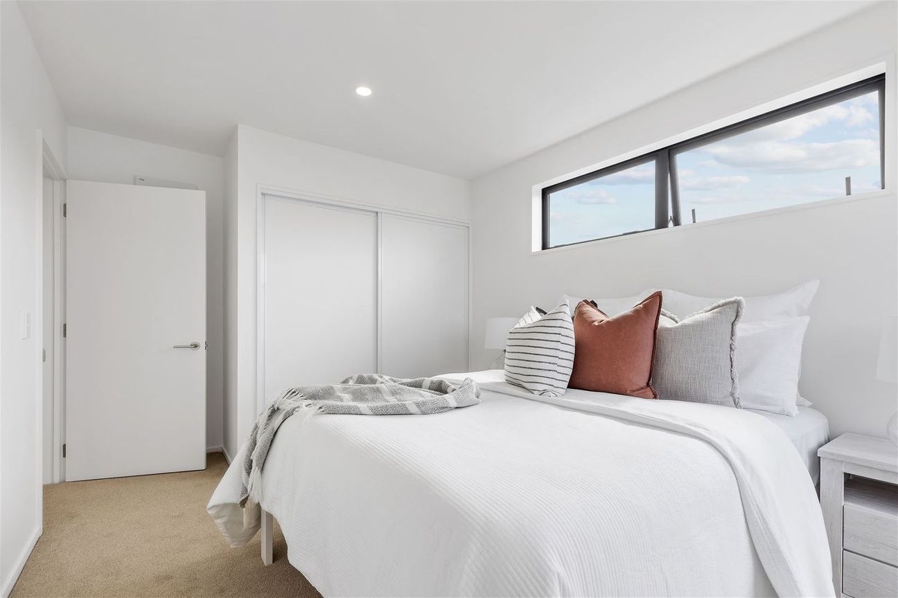 Stylish, Easy, FREEHOLD! - Vista 4